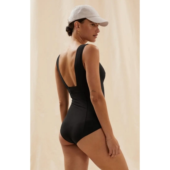 & Other Stories | V-Neck One Piece Swimsuit in Black Size 8 - Picture 8 of 8
